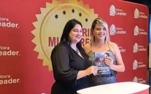 Foto Premiação do livro Mulheres no Direito Empresarial, Previdenciário e Tributário - Vol. I