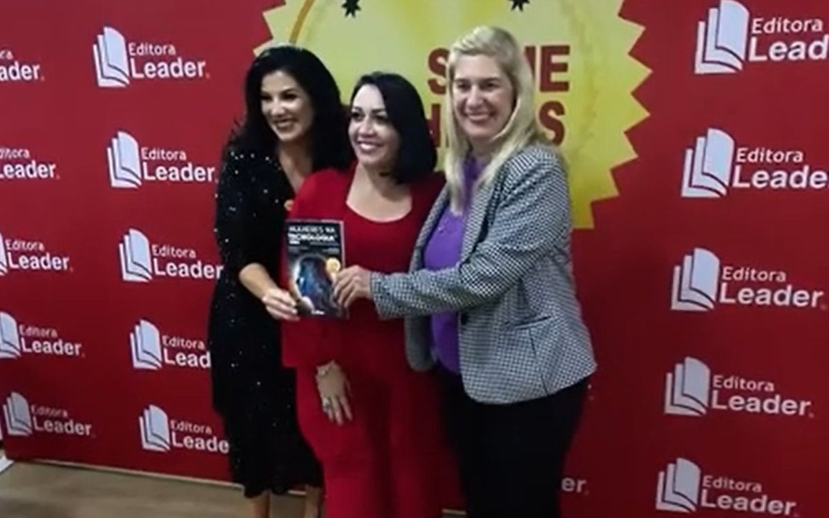 Foto Premiação do livro Mulheres na Tecnologia - Vol. II